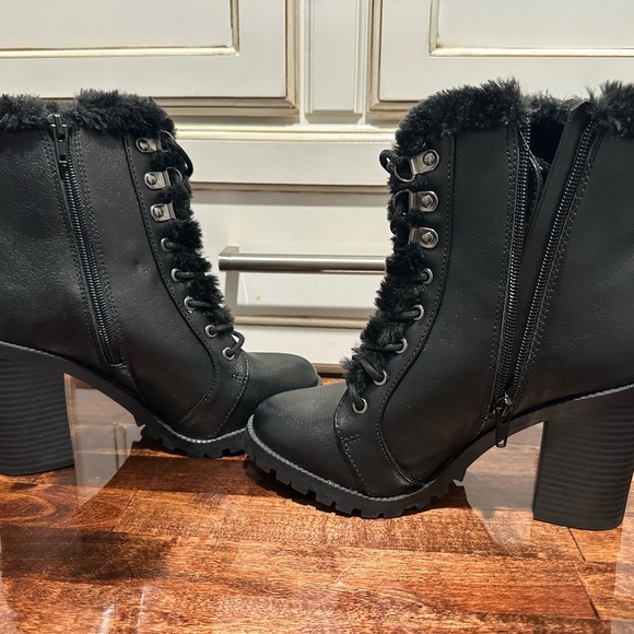 Express Booties Size 7 - Picture 4 of 8